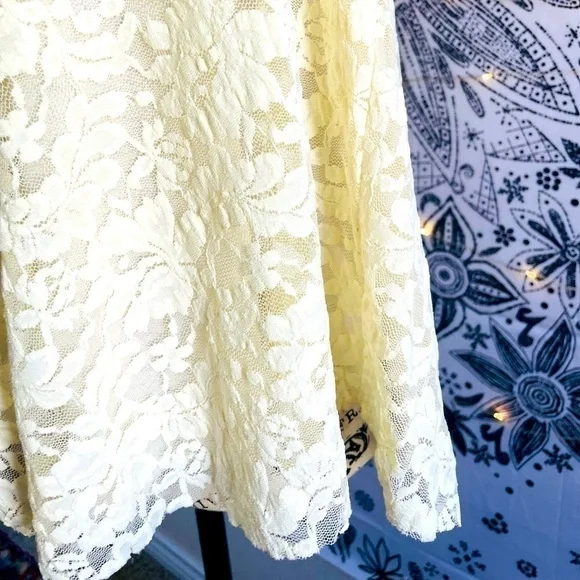 Lace cropped flowy camisole - Picture 5 of 5